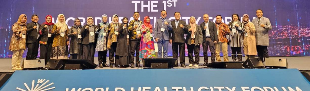 Kadinkes Kab. Tulungagung dr. Kasil Rokhmad, MMRS, FISQua (empat dari kanan) - SIKESTA di Incheon-Korea Selatan